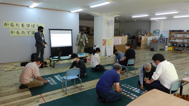 かるたを学ぼう、かるたで遊ぼう